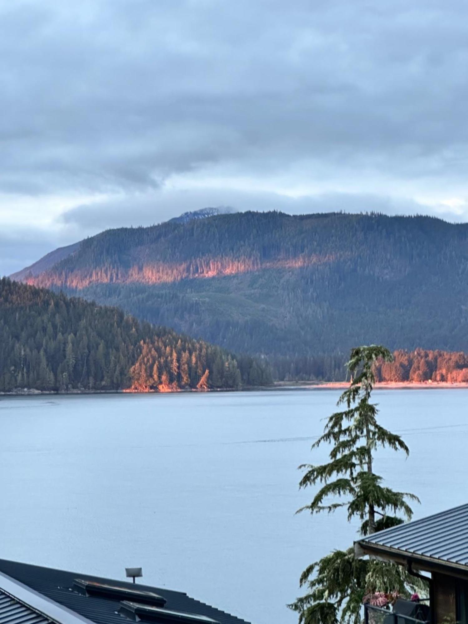 Vila Bjorn Holm Port Renfrew Exteriér fotografie